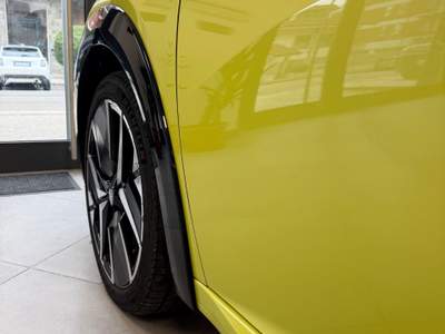 Peugeot 208 HYBRID 100 E-DCS5 ACTIVE GT Giallo usata Moncalieri