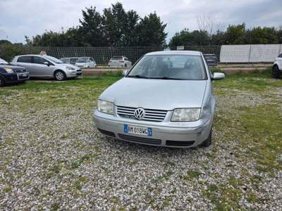 Volkswagen Bora auto destinata agli operatori del settore Grigio usata Cecina
