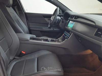 Jaguar XF 2.0 D 180 CV AWD aut. Chequered Flag Grigio usata Forlì