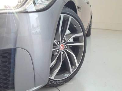Jaguar XF 2.0 D 180 CV AWD aut. Chequered Flag Grigio usata Forlì