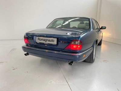 Jaguar XJ XJR 4.0 Blu/Azzurro usata Forlì