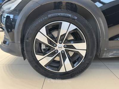 Volvo V60 Cross Country V60 Cross Country B4 (d) AWD automatico Core Nero usata Forlì