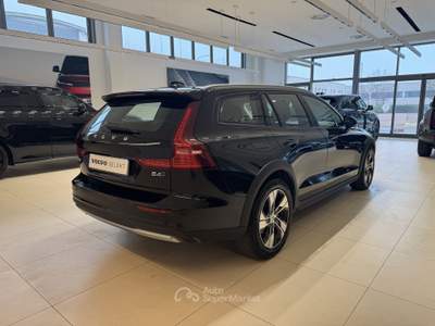 Volvo V60 Cross Country V60 Cross Country B4 (d) AWD automatico Core Nero usata Forlì
