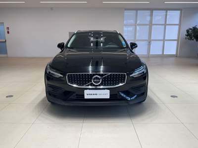 Volvo V60 Cross Country V60 Cross Country B4 (d) AWD automatico Core Nero usata Forlì