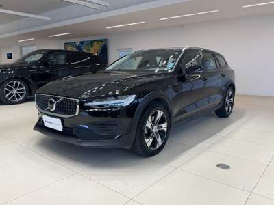 Volvo V60 Cross Country V60 Cross Country B4 (d) AWD automatico Core Nero usata Forlì