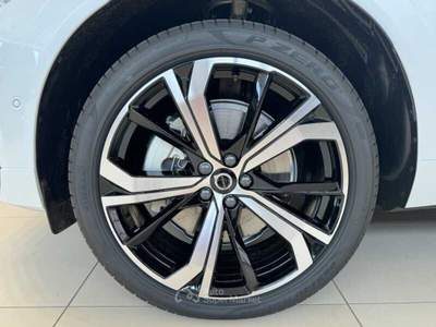 Volvo XC60 T6 RECHARGE PLUG-IN HYBRID ULTRA DARK AWD Bianco usata Forlì