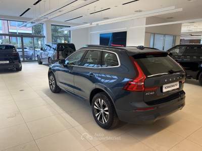 Volvo XC60 XC60 B4 (d) AWD Geartronic Business Blu/Azzurro usata Forlì