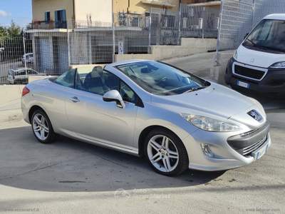 Peugeot 308 308 2.0 HDi 140 CV CC Féline CABRIOLET Argento usata Ascoli Satriano