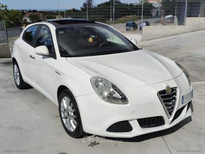 Alfa Romeo Giulietta Giulietta 1.6 JTDm-2 105 CV Distinctive TETTO APRIBILE Bianco usata Ascoli Satriano