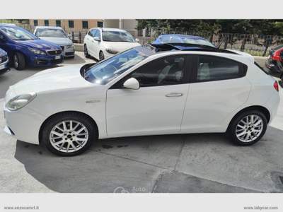 Alfa Romeo Giulietta Giulietta 1.6 JTDm-2 105 CV Distinctive TETTO APRIBILE Bianco usata Ascoli Satriano