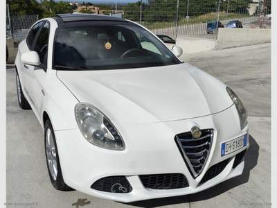 Alfa Romeo Giulietta Giulietta 1.6 JTDm-2 105 CV Distinctive TETTO APRIBILE Bianco usata Ascoli Satriano