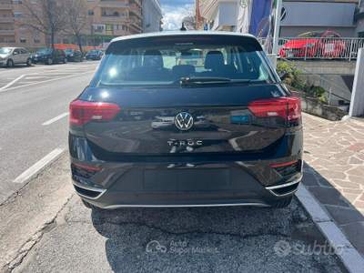 Volkswagen T-Roc 1,0 TSI 110 CV STYLE 5P usata Giulianova