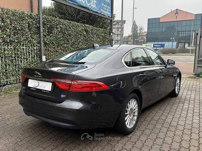 Jaguar XF 2.0 d Pure BERLINA AUTOMATICA TELECAMERA IVA ESP Grigio usata Monza