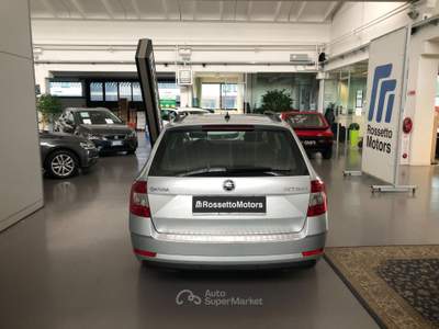 Skoda Octavia 1.6TDI DSG 116CV SW EXECUTIVE Argento usata Spresiano