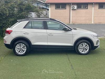 Volkswagen T-Roc 1.0 TSI Life Euro 6D Pack Bianco usata Fiumicino