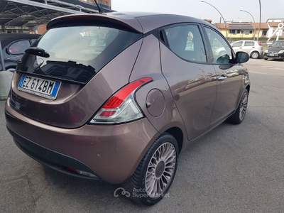 Lancia Ypsilon versione limitata ELLE Bronzo usata Treviglio