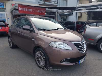 Lancia Ypsilon versione limitata ELLE Bronzo usata Treviglio