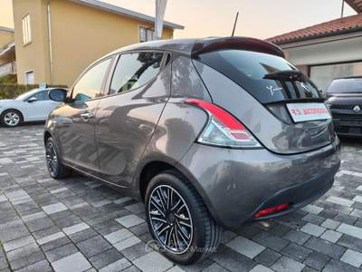 Lancia Ypsilon 1.0 70cv 5 porte Hybrid ORO Grigio usata Mira