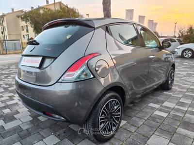 Lancia Ypsilon 1.0 70cv 5 porte Hybrid ORO Grigio usata Mira