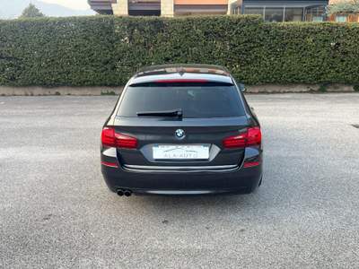 BMW Serie 5 520d d xDrive Touring Luxury Blu/Azzurro usata Ala