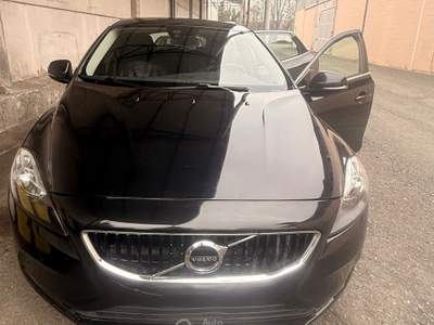 Volvo V40 MOTORE RIFATTO Nero usata Silvano d'Orba