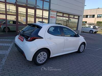 Toyota Yaris 1.5 Hybrid 5 porte Active Bianco usata Vignate