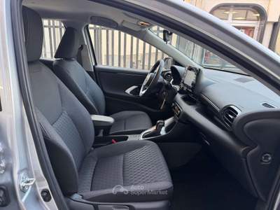 Toyota Yaris 1.5h Business UNICO PROPRIETARIO BELLISSIMA Argento usata Cesano Maderno