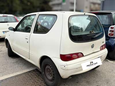 Fiat 600 **NEOPATENTATI** Bianco usata Bari