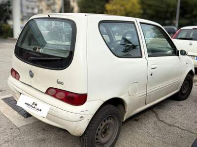 Fiat 600 **NEOPATENTATI** Bianco usata Bari