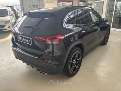 Mercedes-Benz GLA GLA 200 d Automatic Premium TETTO APRIBILE Nero usata Castellanza