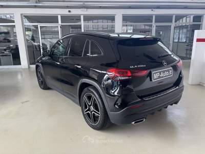 Mercedes-Benz GLA GLA 200 d Automatic Premium TETTO APRIBILE Nero usata Castellanza