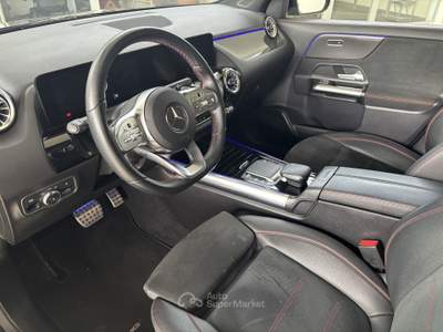Mercedes-Benz GLA GLA 200 d Automatic Premium TETTO APRIBILE Nero usata Castellanza