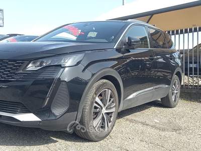Peugeot 5008 7 posti Nero usata Beregazzo con figliaro