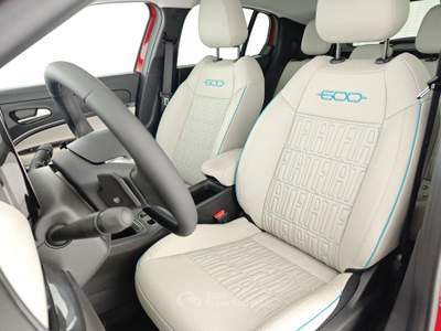 Fiat 600 Hybrid DCT MHEV La Prima + VERNICE " VARI COLORI DISPONIBILI" Blu/Azzurro usata Capua