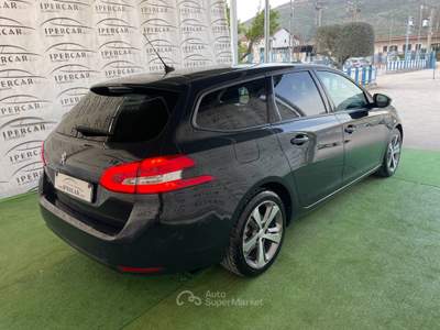 Peugeot 308 S&S SW Tech Edition Blu/Azzurro usata Acerra