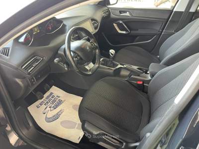 Peugeot 308 S&S SW Tech Edition Blu/Azzurro usata Acerra