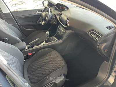 Peugeot 308 S&S SW Tech Edition Blu/Azzurro usata Acerra