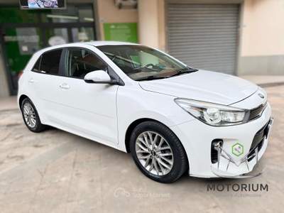 Kia Rio Rio 1.4 crdi Cool Techno Pack 90cv Bianco usata Rende