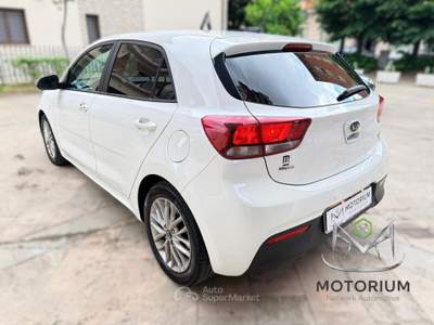 Kia Rio Rio 1.4 crdi Cool Techno Pack 90cv Bianco usata Rende