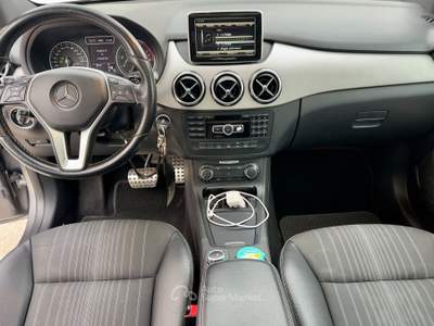 Mercedes-Benz Classe B B 200 BlueEFFICIENCY Premium Grigio usata Monopoli