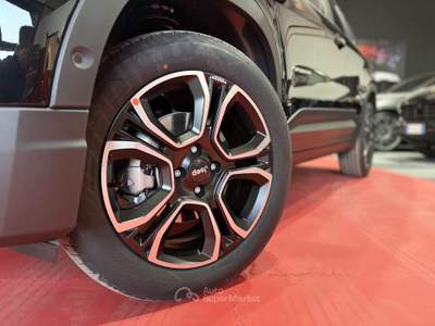 Jeep Avenger 1.2 MHEV e-Hybrid Turbo Summit Nero usata Cornate D'adda