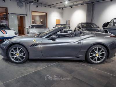 Ferrari California DCT*TOTALMENTE SERVICE FERRARI!*CARBONIO Grigio usata MILANO