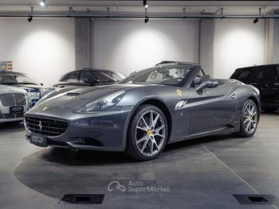 Ferrari California DCT*TOTALMENTE SERVICE FERRARI!*CARBONIO Grigio usata MILANO