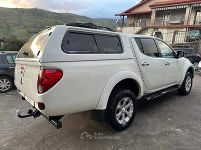 Mitsubishi L200 L200 2.5 DI-D/178CV DC Intense Plus Bianco usata SANTA MARIA NUOVA