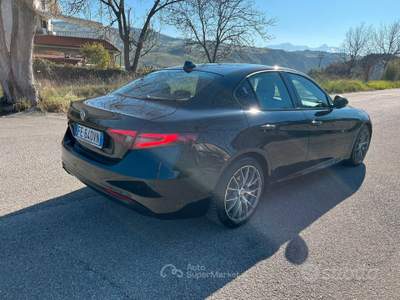 Alfa Romeo Giulia 2,2 D 150 CV SUPER AT8 usata Giulianova