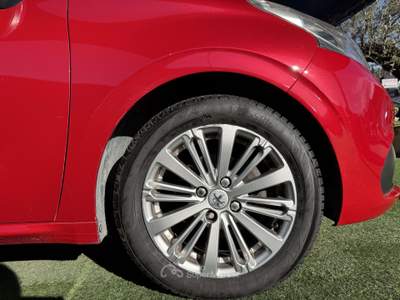 Peugeot 208 208 I 2015 5p 1.2 puretech Active 82cv Rosso usata Castel Gandolfo