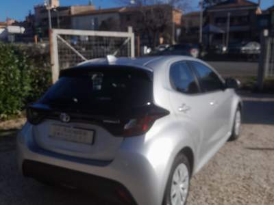 Toyota Yaris 5 porte Lounge Argento usata Castel Gandolfo