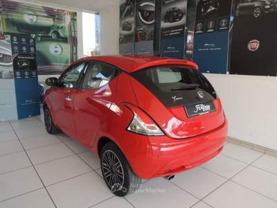 Lancia Ypsilon 1.0 FireFly 5 porte S&S Hybrid Ecochic Gold Rosso usata Venezia