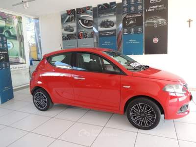 Lancia Ypsilon 1.0 FireFly 5 porte S&S Hybrid Ecochic Gold Rosso usata Venezia