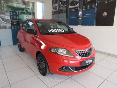 Lancia Ypsilon 1.0 FireFly 5 porte S&S Hybrid Ecochic Gold Rosso usata Venezia